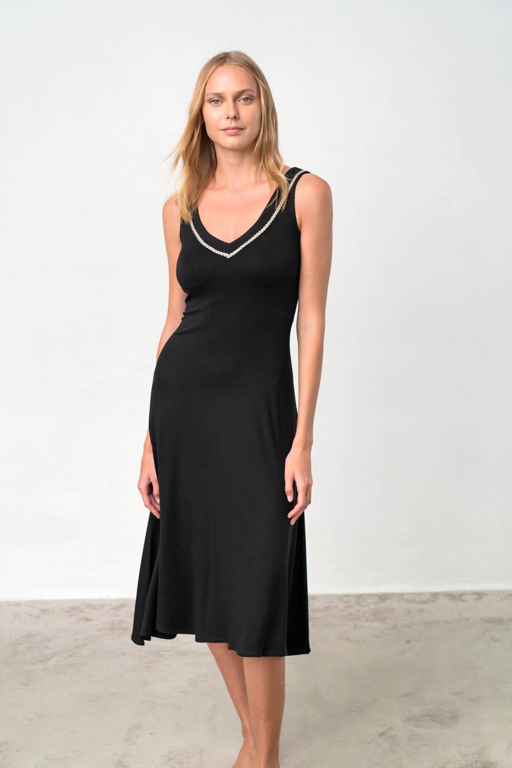Vamp - Μονόχρωμο Αμάνικο Φόρεμα 18490 BLACK